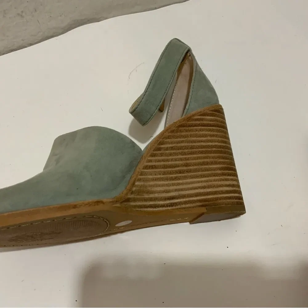 VINCE CAMUTO DEEDRIANA SUEDE WEDGE SANDAL US 6.5 M/37